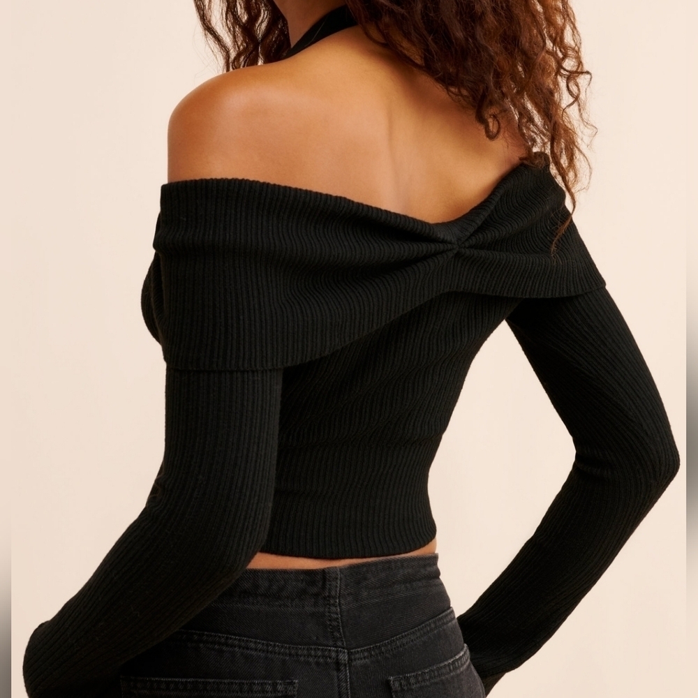 Kimchi Blue Devon Cropped Halter Cold Shoulder Long Sleeve Slim Sweater, Black M - Picture 3 of 12